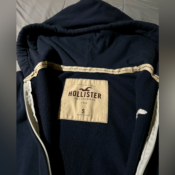 Hollister Hoodie - Picture 2 of 3